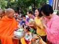ทำบุญตักบาตรเนื่องในศุภวารดิถีขึ้นปีใหม่ ปีพุทธศักราช 2562 Image 24